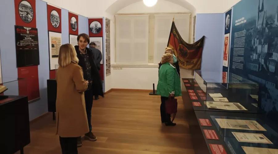 Gleichgeschaltet (6).jpg